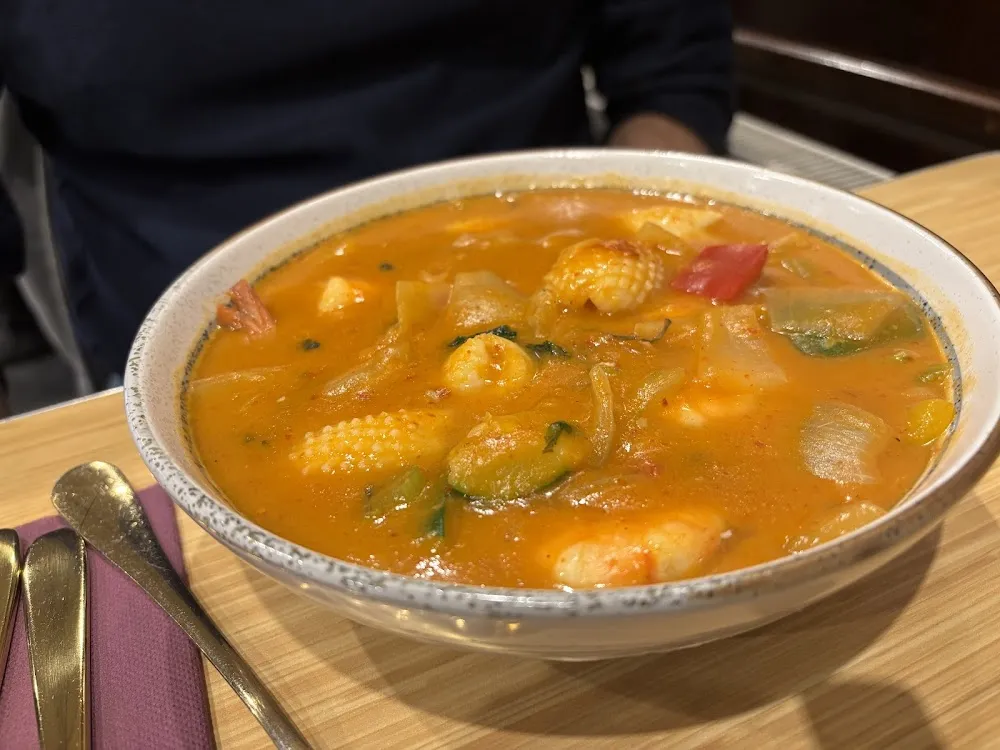 Calamar Et Crevettes Au Curry Rouge